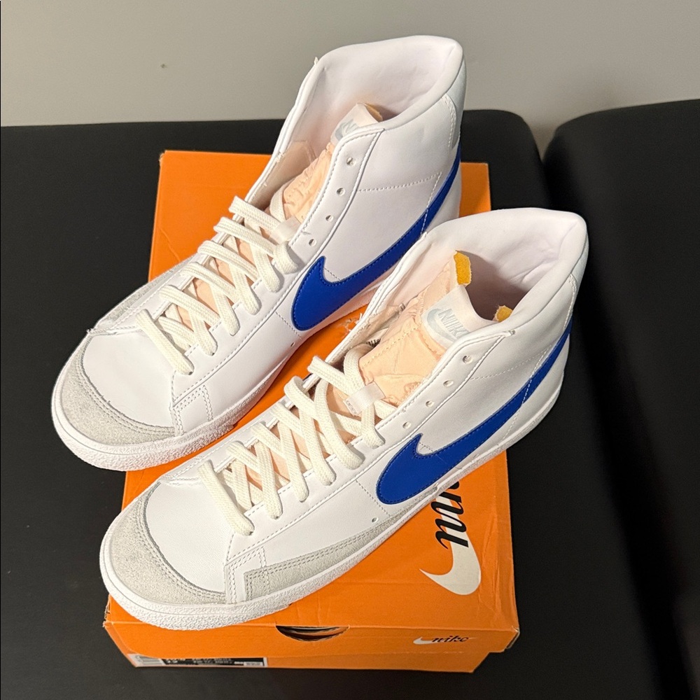 Nike Men's White and Blue Sneakers